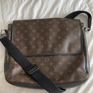 LOUIS VUITTON
Monogram Abbesses Messenger Bag